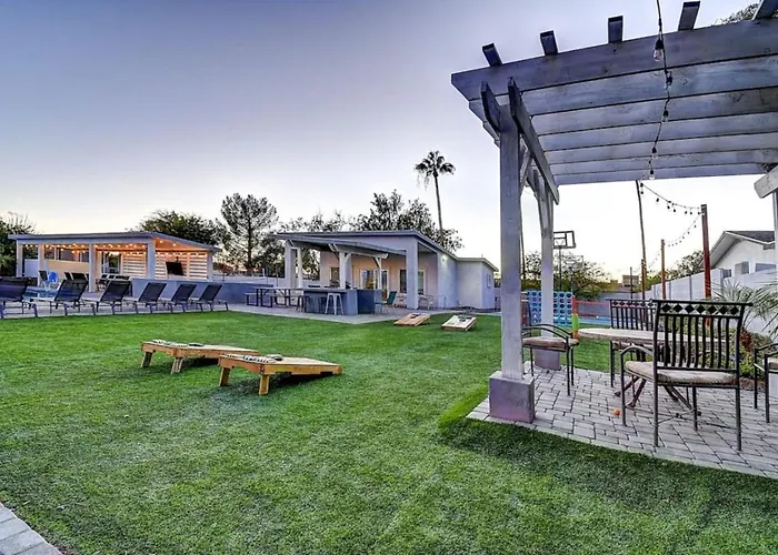 9 Large Bedrooms Basketball Court Hottub Phoenix