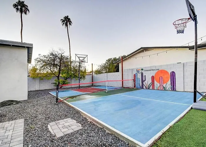 9 Large Bedrooms Basketball Court Hottub Holiday home
