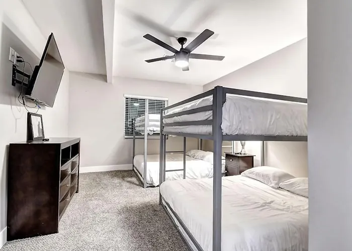 9 Large Bedrooms Basketball Court Hottub