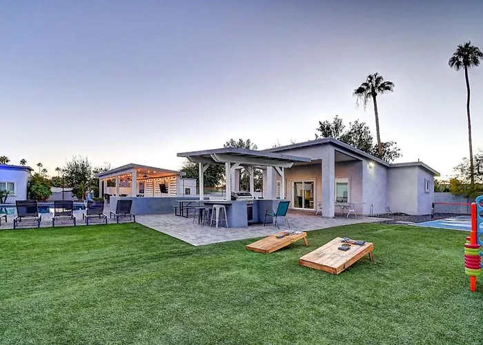 9 Large Bedrooms Basketball Court Hottub *