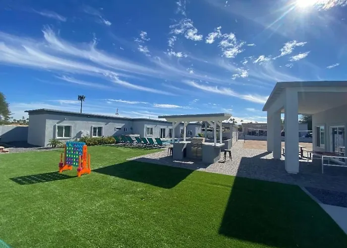 9 Large Bedrooms Basketball Court Hottub Holiday home Phoenix