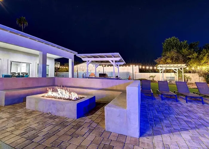 9 Large Bedrooms Basketball Court Hottub Holiday home Phoenix