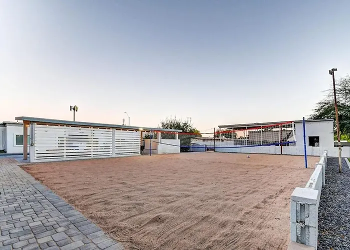 Holiday home 9 Large Bedrooms Basketball Court Hottub Phoenix