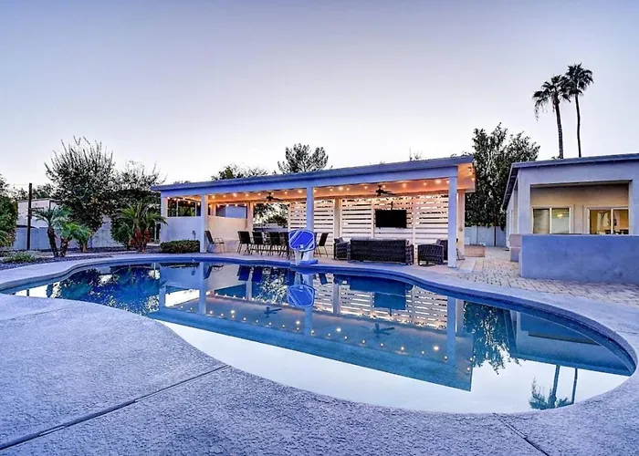9 Large Bedrooms Basketball Court Hottub *