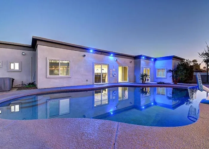 9 Large Bedrooms Basketball Court Hottub * Phoenix